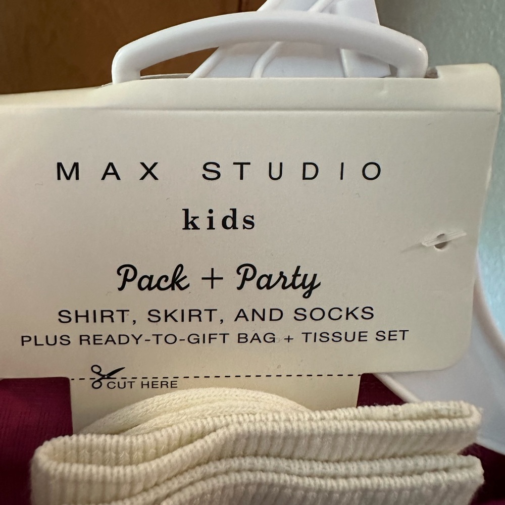 Max Studio Kids Pack + Party 3 piece skirt set and party bag with tissue - Picture 5 of 13